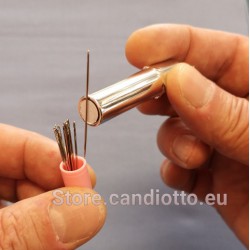 Porta aghi e spilli con calamita