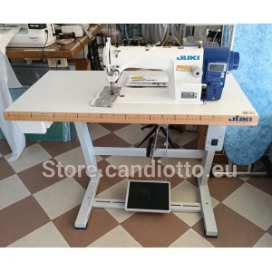 Juki 7000H con tavolo rasafilo e saldina
